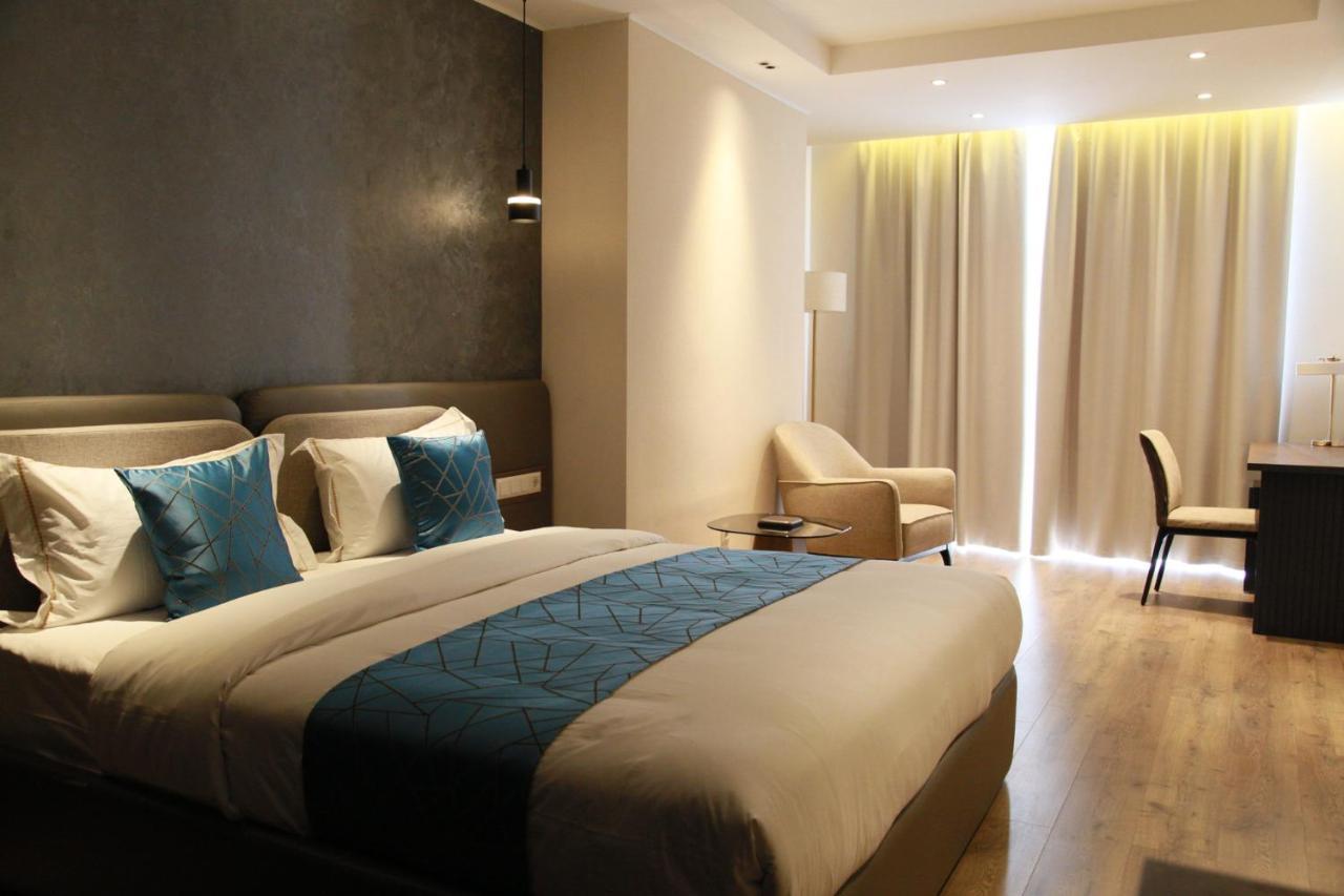 Sofia International Hotel Бишкек Екстериор снимка