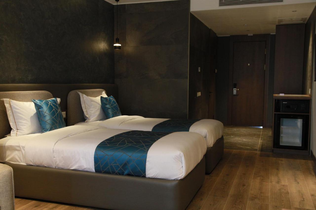Sofia International Hotel Бишкек Екстериор снимка