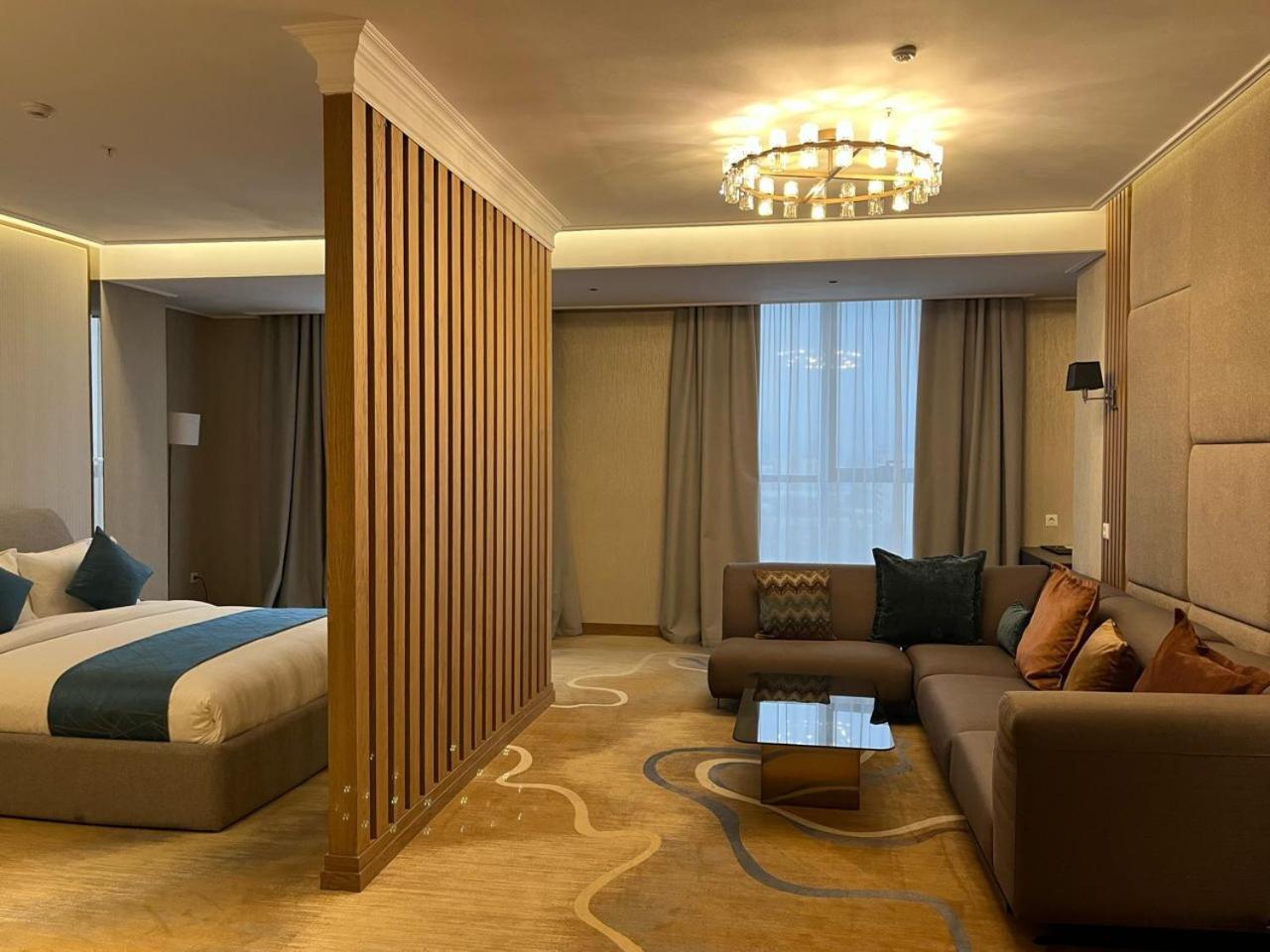 Sofia International Hotel Бишкек Екстериор снимка