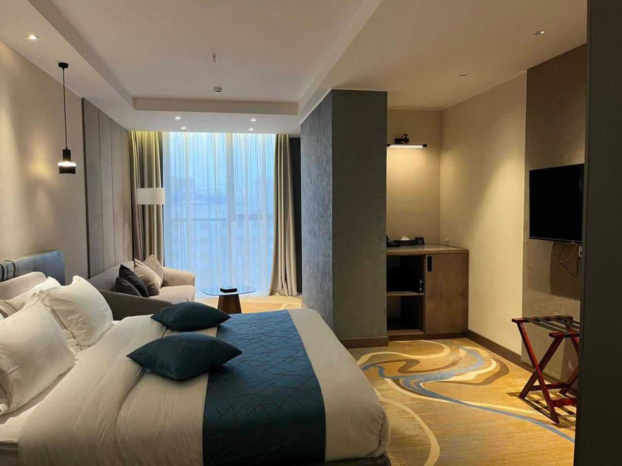 Sofia International Hotel Бишкек Екстериор снимка