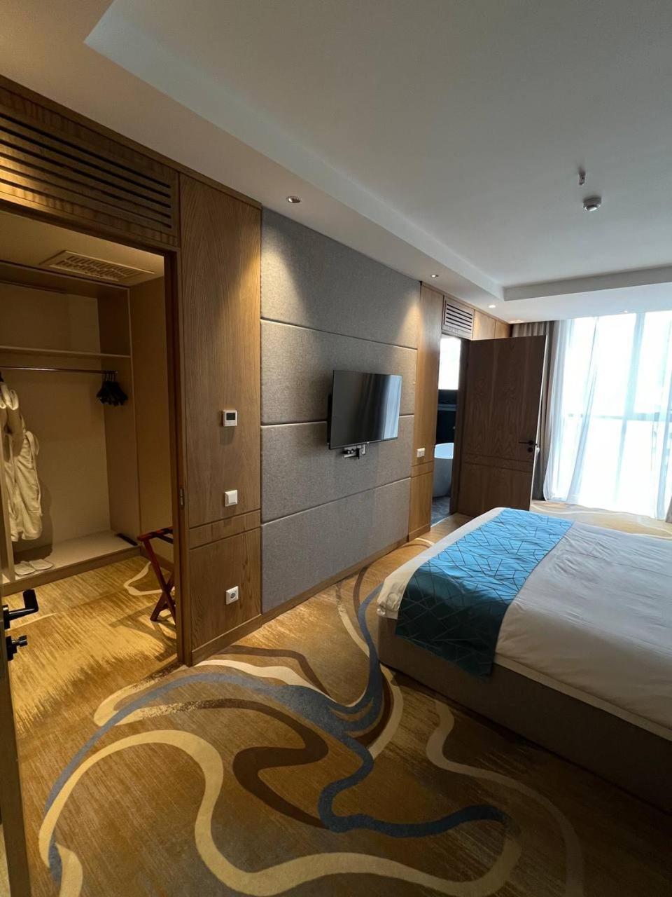 Sofia International Hotel Бишкек Екстериор снимка