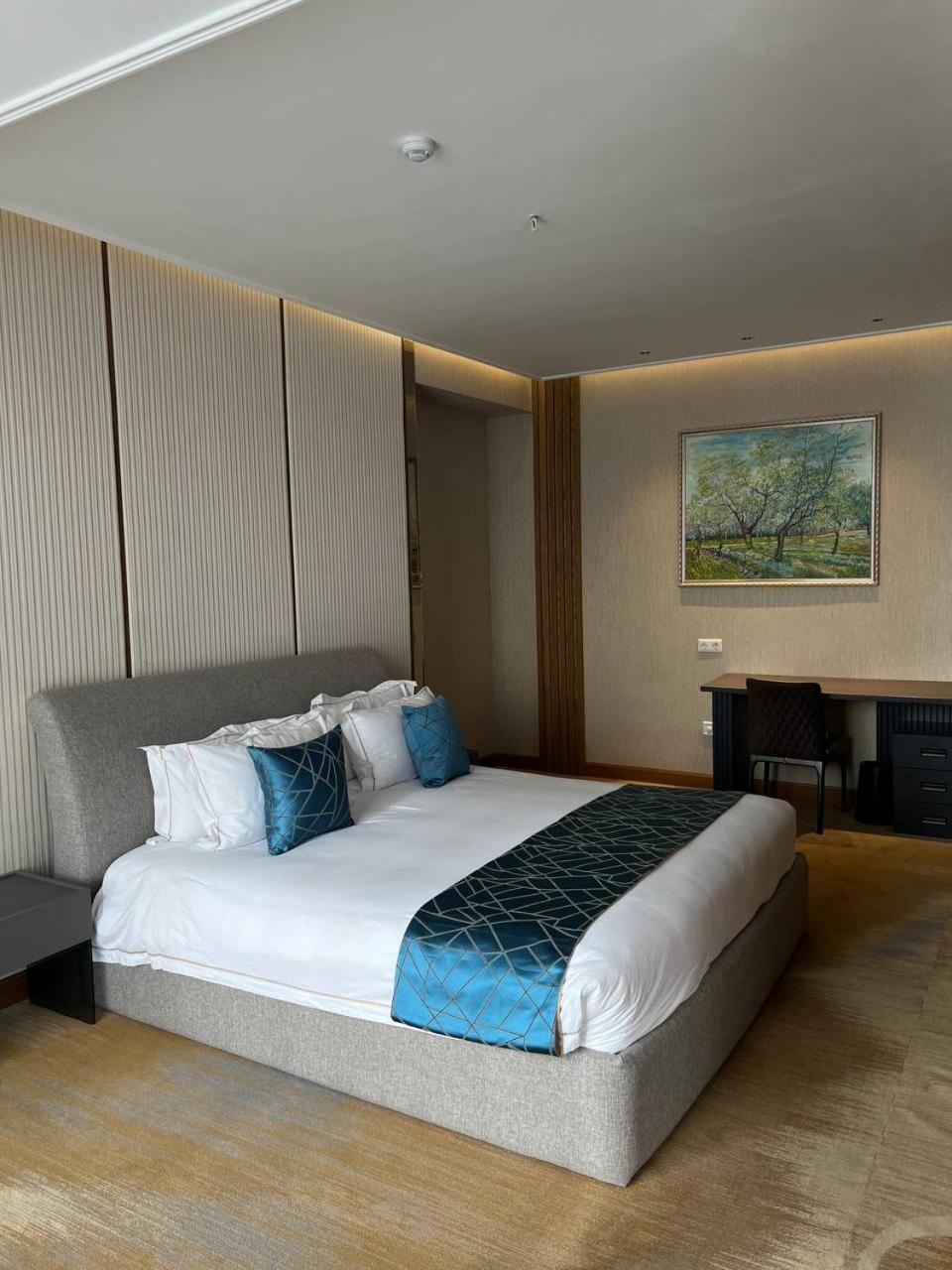 Sofia International Hotel Бишкек Екстериор снимка