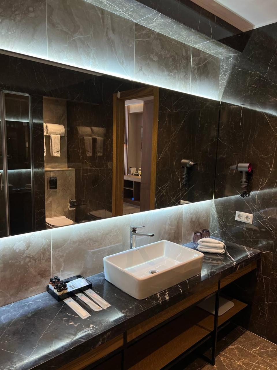 Sofia International Hotel Бишкек Екстериор снимка