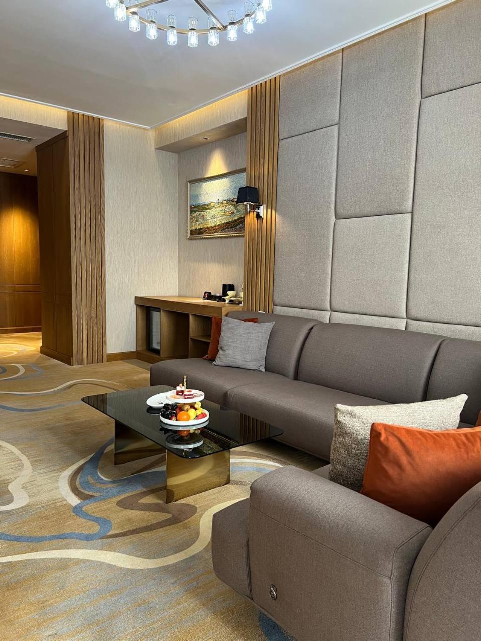 Sofia International Hotel Бишкек Екстериор снимка