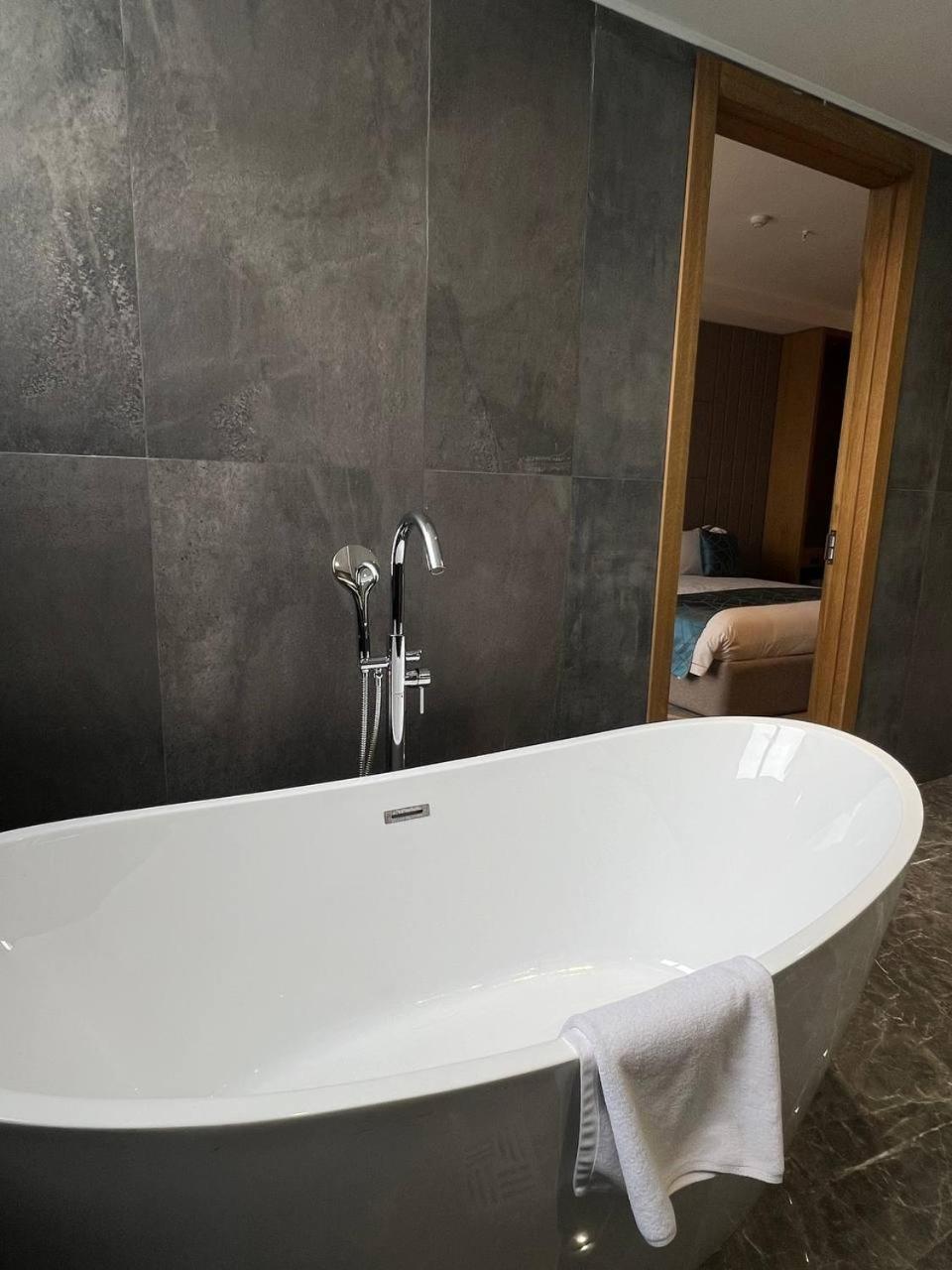 Sofia International Hotel Бишкек Екстериор снимка