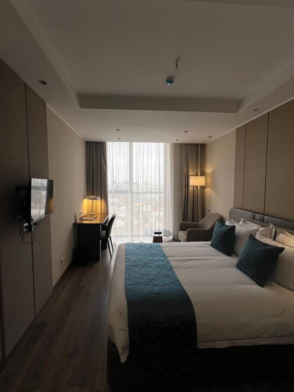 Sofia International Hotel Бишкек Екстериор снимка