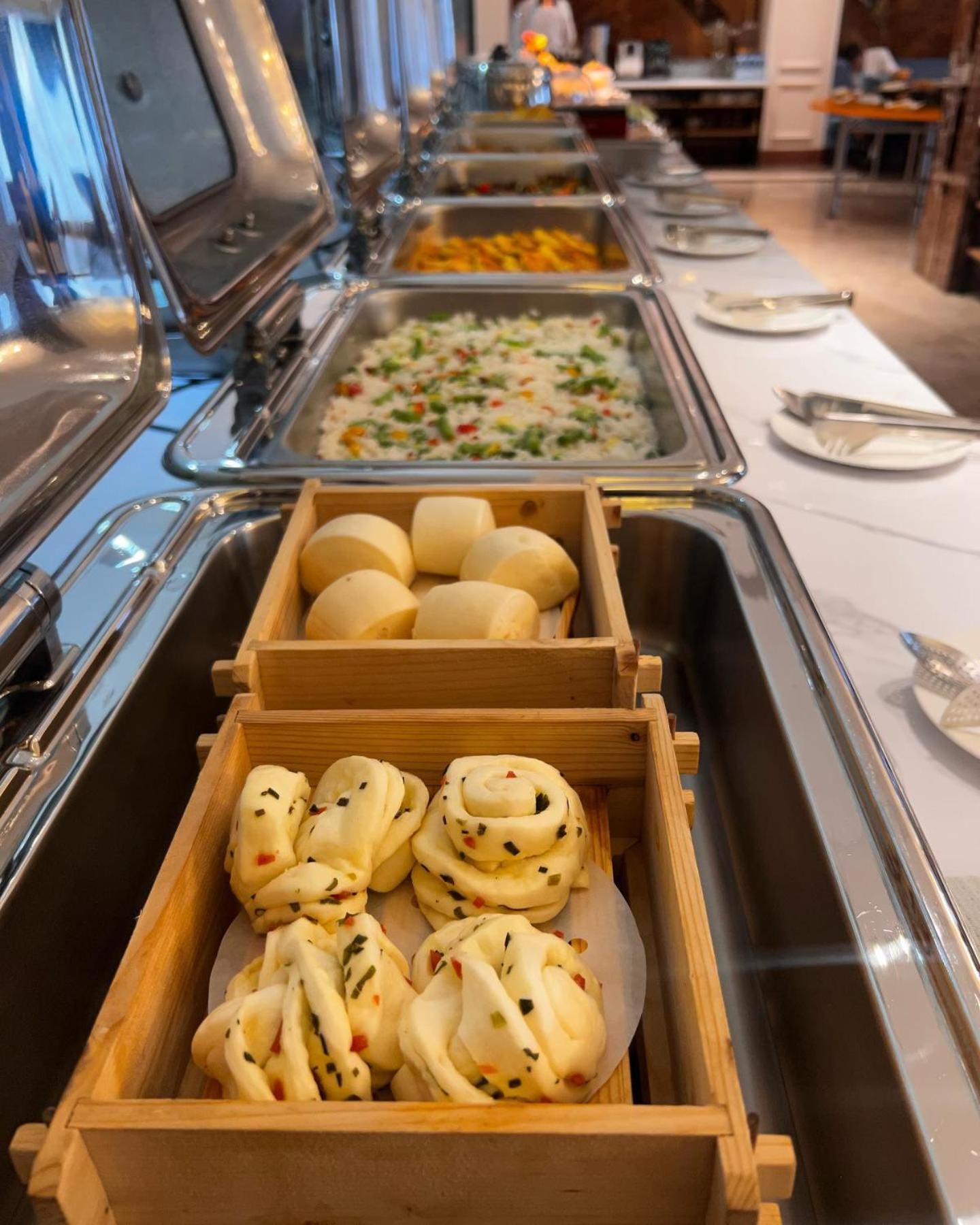 Sofia International Hotel Бишкек Екстериор снимка